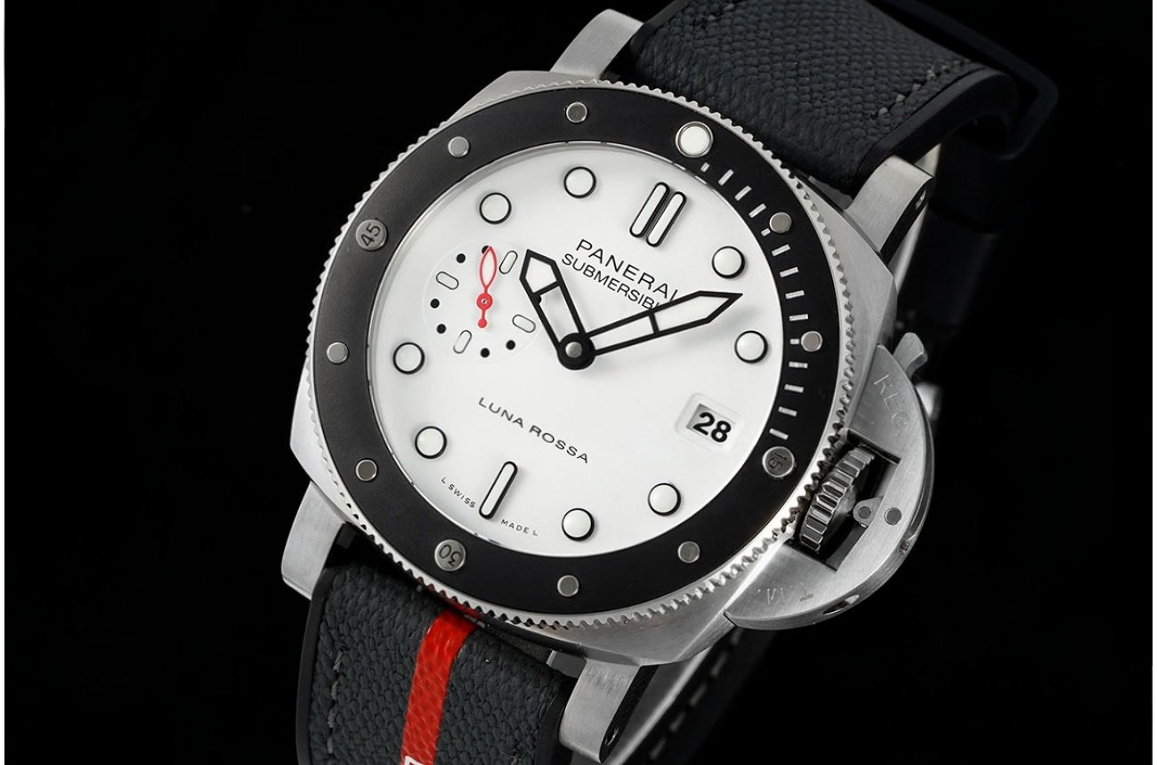 Submersible PAM1579 Luna Rossa 42mm SS/RU White Dial VSF P900